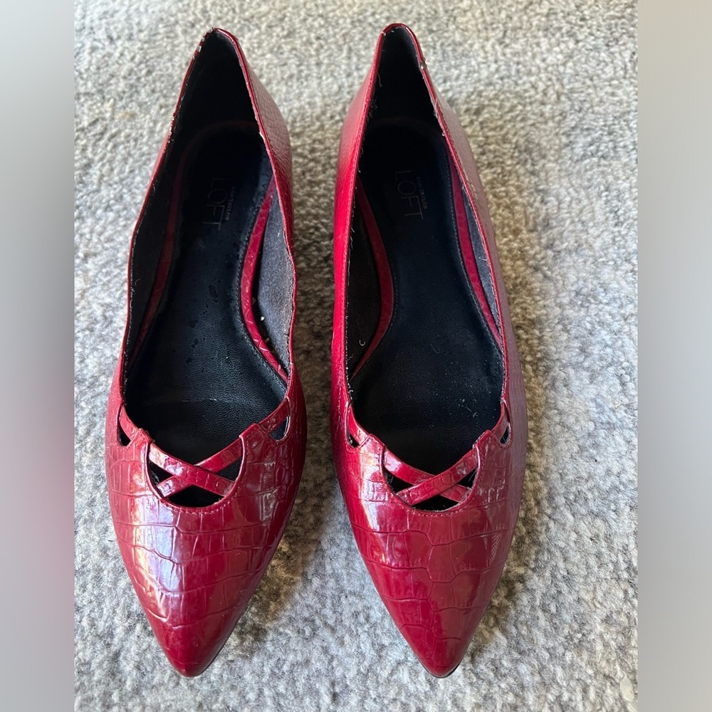 Ann Taylor LOFT Red Patent Flats Shoes Size 8.5